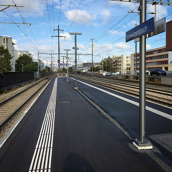 BZU 23 Ost, Bahnhof Schwerzenbach Bahnzugang Süd